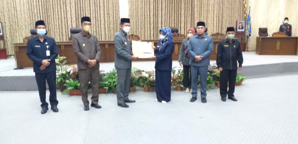 DPRD Barito Utara Terima Pidato Pengantar Bupati Tentang Raperda APBD Perubahan Tahun anggaran 2022 dan Penarikan Raperda Pajak Daerah