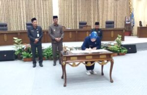 Pimpinan DPRD dan Pemkab Barito Utara Tandatangani Nota Kesepakatan Rancangan KUA-PPAS APBD 2023