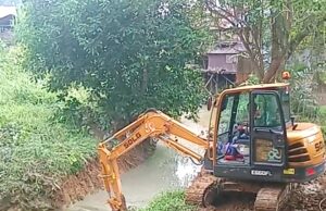 Pemkab Barito Utara Normalisasi Sungai Bengaris