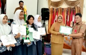Peserta O2SN Dapatkan Tropi dan Piagam Penghargaan Dari Dinas Pendidikan