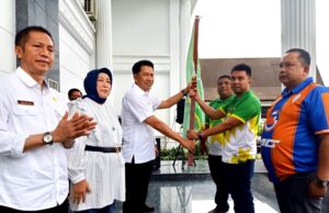 Bupati Barito Utara Lepas Tim Sepak Piala Bola Soeratin U13 dan U17