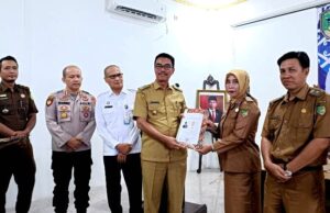 7 Desa di Barito Utara Terima Penghargaan dan Lencana dari Kemendes PDTT