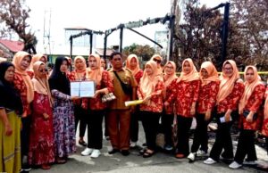 DWP Barito Utara Serahkan Bantuan Untuk Korban Kebakaran di Kelurahan Lahei II