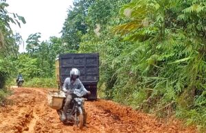 Jalan Menuju Desa Liju Rusak, Ada 4 Titik Terparah