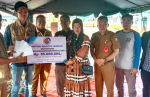 PT Mitra Barito Grup Serahkan Bantuan Beras dan Uang Kepada Korban Kebakaran Di Lahei II