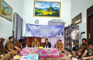 Tingkatkan Ekonomi Kreatif Masyarakat, Warga Kelurahan Paringin Kota Diberikan Pelatihan Menjahit