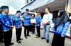 Wakil Bupati Barito Utara Serahkan Piagam untuk 30 Kepala Sekolah Penggerak