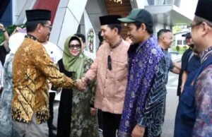 Wakil Bupati Barito Utara Sambut Kedatangan UAS di Bandara HM Sidik