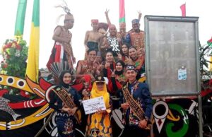Kontingen Barito Utara Raih Juara III Terbaik Lomba Perahu Hias