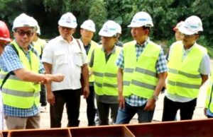 Bupati Barito Utara Tinjau Fabrikasi Material Jembatan Lemo Seberang