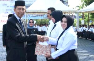 Bupati Barito Utara Serahkan SK kepada 555 P3K Sekaligus Ambil Sumpah Janji Jabatan