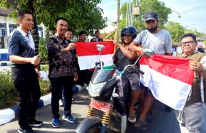 Wakil Bupati Barito Utara Canangkan Gerakan Pembagian Bendera Merah Putih