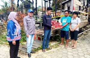 Komisaris Utama PT MB Serahkan Bantuan Untuk Korban Kebakaran