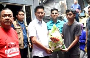 Bupati dan Wabup Barito Utara Serahkan Bantuan Kepada Korban Kebakaran