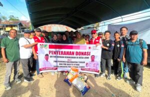 PMI Barito Utara Serahkan Bantuan kepada korban Kebakaran di Desa Luwe Hulu