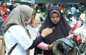 BPOM Palangkaraya Melaksanakan Kampanye Bagi Pengunjung Pasar di Barito Utara