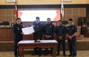 Bupati Balangan Sampaikan Rancangan APBD 2024 ke DPRD Balangan