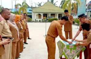 Disdik Barito Utara Serahkan 20 Unit Kendaraan Operasional Roda Dua Kepada Tenaga Kependidikan
