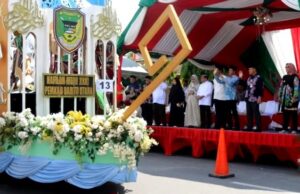 Pj Bupati Barito Utara Hadiri Pawai Ta’aruf MTQH ke XXXI Tingkat Provinsi Kalteng