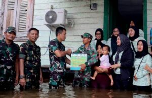 Dandim 1013 Muara Teweh Salurkan Bantuan Sembako Pada Anggota Kodim Terdampak Banjir