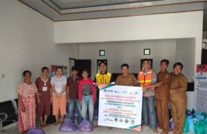 Warga Desa Paring Lahung Dapat Bantuan Paket Sembako
