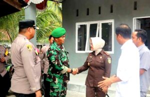 Pasi Pers Kodim 1013 Muara Teweh bersama unsur FKPD Tinjau KPU dan Bawaslu