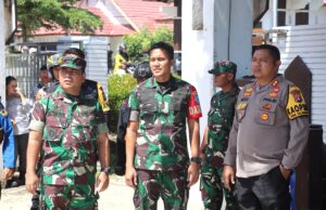 Kodim 1013 Muara Teweh dan Polres Barito Utara Patroli Pantau Situasi Pemungutan Suara