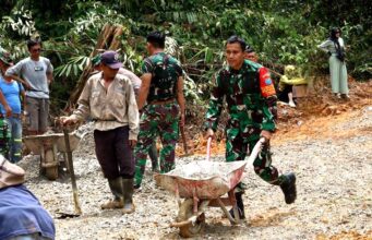 Dansatgas TMMD ke 119 Turun Langsung Kelapangan Bantu Pekerjaan