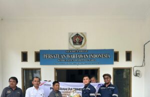 Program Partnership, PT SMM Berikan Bingkisan Lebaran Kepada PWI Barito Utara