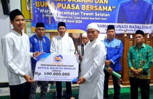 MBG Serahkan Bantuan untuk Masjid Al Istiqamah Desa Bukit Sawit Rp 100 juta