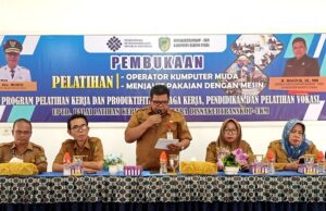 Disnakertranskop UKM Barito Utara Gelar Pelatihan Menjahit dan Operator Komputer Muda