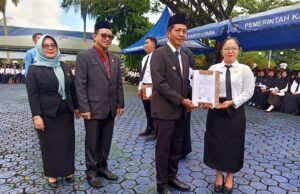 Pj Bupati Barito Utara Serahkan Secara Simbolis SK 714 PPPK Formasi Tahun 2023