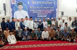 Komisaris Utama Mitra Barito Group Silaturahmi dan Buka Puasa Bersama dengan Warga Desa Benangin V