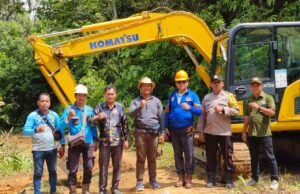 Lewat Dana CSR, PT MPG Bantu Buka Jalan Akses PLN di Desa Karamuan