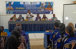 Kadis Nakertranskop UKM Resmi Tutup Pelatihan Menjahit dan Operator Komputer