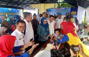 Pj Bupati Tinjau Stand Kegiatan Intervensi Serentak Pencegahan Stunting di Barito Utara