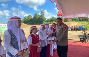 Sambut Hari Bhayangkara Ke-78, Polres Barito Utara Berikan Beasiswa Kepada Pelajar Berprestasi