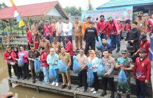 Tingkatkan Populasi Ikan, Pemkab Barito Utara Restocking Benih Ikan di DAM Trinsing