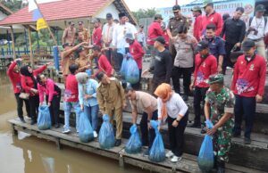 Kodim 1013 Muara Teweh Dukung Restocking Benih Ikan