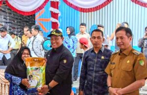 Dukung Program Pemprov Kalteng, Pj Bupati Barito Utara Hadiri Pasar Murah