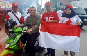 Badan KesbangPol Barito Utara Bagikan 2000 Lembar Bendera Merah Putih