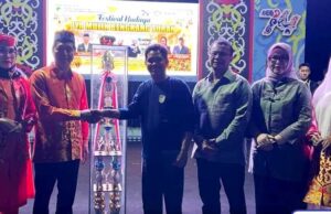 Pj Bupati Barito Utara Tutup Secara Resmi Festival Budaya IMBT 2024