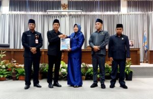 Pj Bupati Barito Utara Sampaikan Rancangan APBD Perubahan TA 2024 Pada Rapat Paripurna I DPRD
