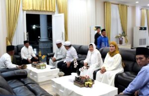 Ketua dan Anggota DPRD Barito Utara Hadiri Ramah Tamah Bersama Ustadz Abdul Somad di Rujab Bupati