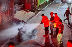 Disdamkarmat Berhasil Lakukan Pemadaman Cepat terhadap Kendaraan Terbakar di Jalan Padat Karya