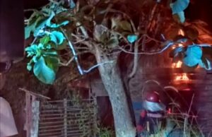 Disdamkarmat Barito Utara Berhasil Padamkan Kebakaran Rumah di Jalan Brigjen Katamso