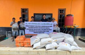Peningkatan Ekonomi, PT MPG Berikan 10.000 Benih Ikan serta Pakan ke Warga Desa Beringin Raya