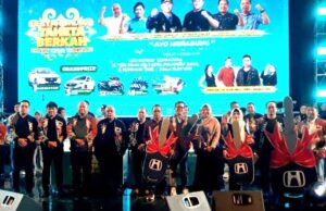 Syarbani Zapar Terima Hadiah Mobil Honda Brio di Gebyar Undian Taheta Berkah Bank Kalteng