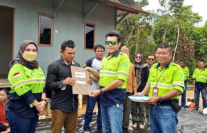 3 Unit Rumah Relokasi untuk Warga Desa Luwe Hulu Diserahterimakan PT VDTM