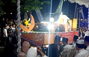 Mobil Hias dan Peserta Jalan Kaki Ramaikan Malam Idul Fitri 1446 H